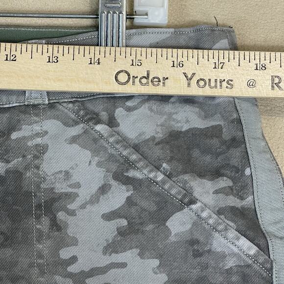 Spanx Short Womens XL Gray Camo Pull On Twill Regular Fit Stretch 4.5" - Picture 6 of 13